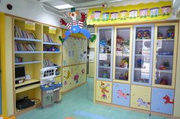 Lobby： Different kinds of toys, books, CD, VCD, DVD and computer are provided for children and parents