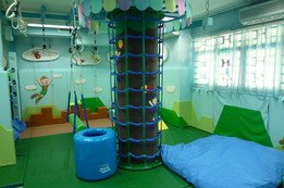 感覺統合室：可加強兒童之身體協調、動作計劃及組織能力