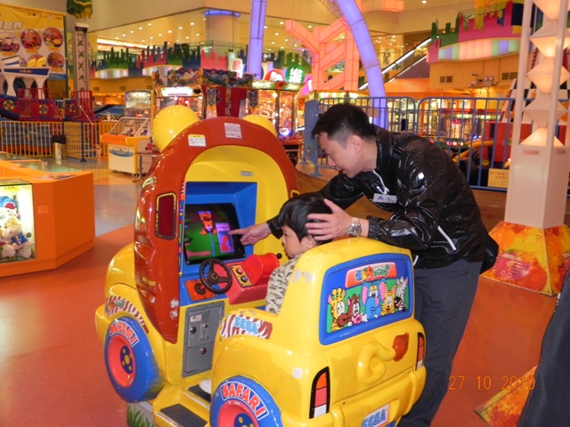 「香港輝瑞義人幫」邀請中心學童到冒險樂園遊玩