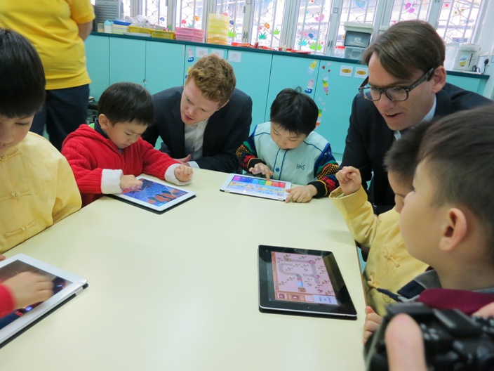 Clifford Chance捐贈iPads予協康會童作學習用途