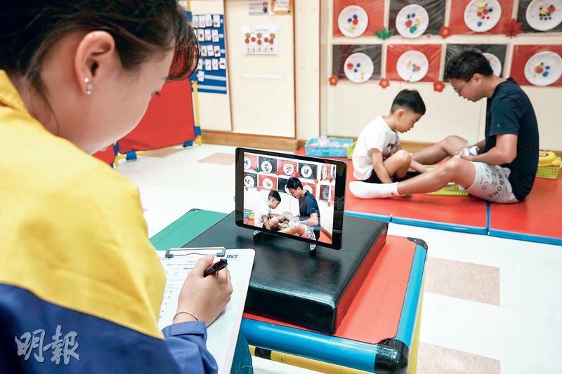 蘇鎧盈與黎先生進行PACT 訓練