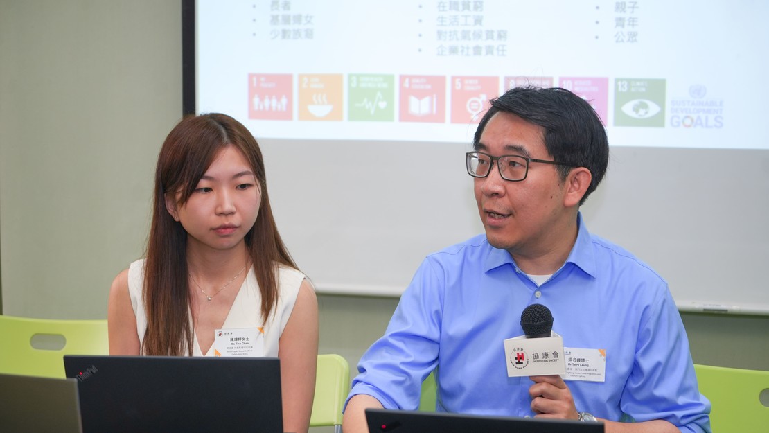 (左)乐施会香港、澳门及台湾项目总监梁名峰博士指,Project EMbrace在儿童、家长及社区层面均带来正面改变,并与4间机构和24所幼稚园达成长期合作。